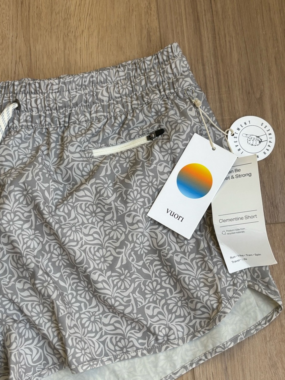 Vuori Clementine Pale Wheat Samba Shorts Size XL - Picture 2 of 7